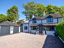 Z této doby se ve vesnici dochovala pouze t�i takováto stavení.