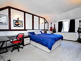 D�m má krom� jiných pokoj� také �ty�i lo�nice.