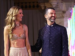 Bettina Andersonová a Donald Trump mlad�í na svatb� Netry Manteny a Vamsiho...