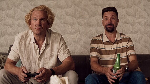 Vclav Neuil v roli mstnho policisty se Stanislavem Majerem coby mafinem Asasnem.