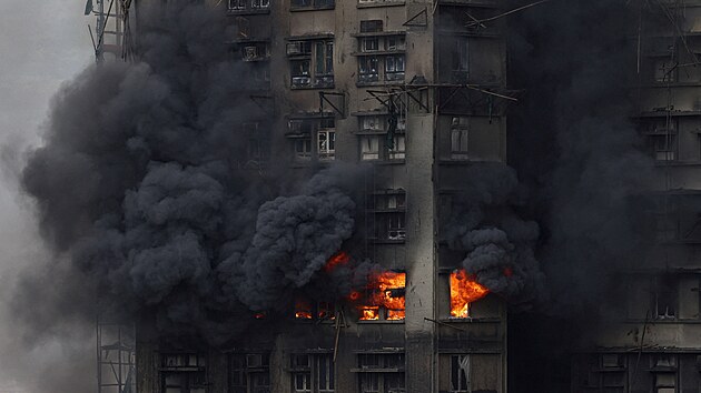 Bytov� komplex v Hongkongu zachv�til rozs�hl� po��r. (27. listopadu 2025)