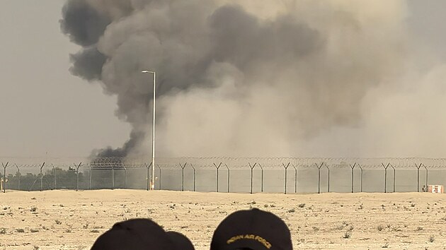 Na leteck� p�ehl�dce v Dubaji ve Spojen�ch arabsk�ch emir�tech havaroval lehk� indick� taktick� st�hac� letoun HAL Tejas. (21. listopadu 2025)