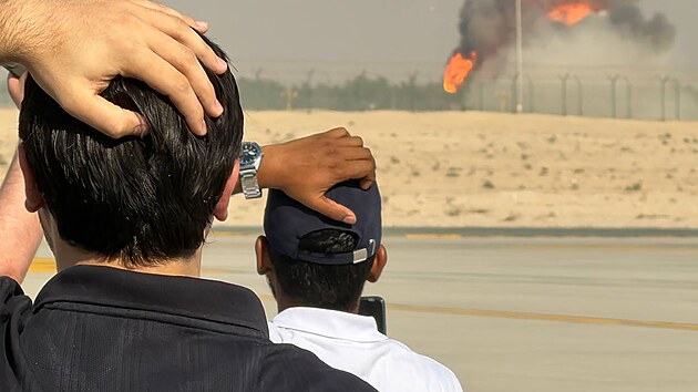 Na leteck� p�ehl�dce v Dubaji ve Spojen�ch arabsk�ch emir�tech havaroval lehk� indick� taktick� st�hac� letoun HAL Tejas. (21. listopadu 2025)