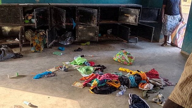 Prostory St. Mary�s School v Papiri v Nig�rii po �nosru tamn�ch ��k� (23. listopadu 2025)