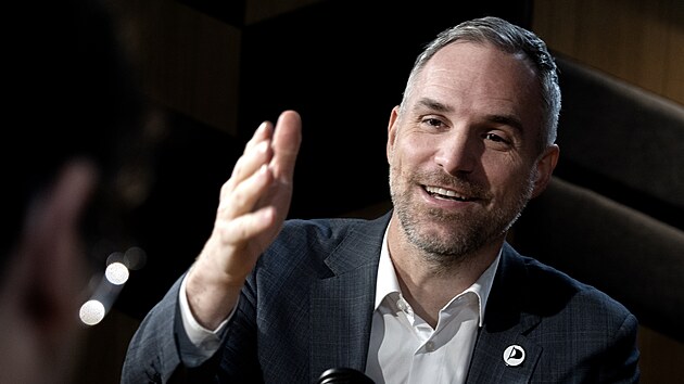 Hosty po�adu Rozst�el jsou Zdenek H�ib (Pir�ti), n�m�stek prim�tora pro dopravu a Adam Scheinherr (Praha Sob�), b�val� n�m�stek prim�tora pro dopravu.