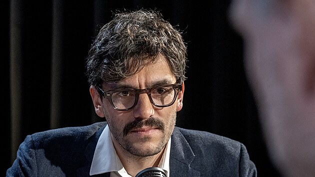 Hosty po�adu Rozst�el jsou Zdenek H�ib (Pir�ti), n�m�stek prim�tora pro dopravu a Adam Scheinherr (Praha Sob�), b�val� n�m�stek prim�tora pro dopravu.