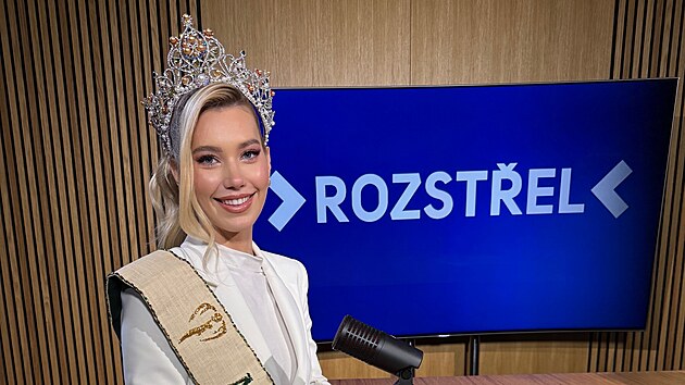 Hostem po�adu Rozst�el je Miss Earth 2025 Nat�lie Pu�kinov�. Po�ad moderuje Aneta D�dkov�.