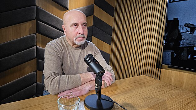 Hostem po�adu Rozst�el je Emeritn� major Miroslav Hyhl�k, kter� pat�� k legend�m bartolom�jsk�ch kriminalist�.