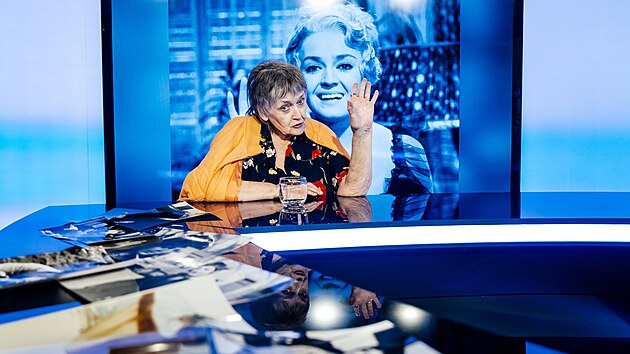 Hostem po�adu Rozst�el je here�ka, zp�va�ka a dab�rka Hana Talpov�. Po�ad moderuje Renato Salerno.