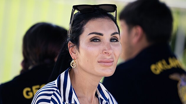 Laura Loomerov� p�ed Kapitolem USA (12. �ervna 2025)