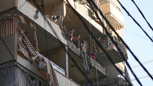 N�sledky izraelsk�ho �deru v libanonsk�m Bejr�tu, kter� c�lil na �lena ��itsk�ho hnut� Hizball�h. (23. listopadu 2025)