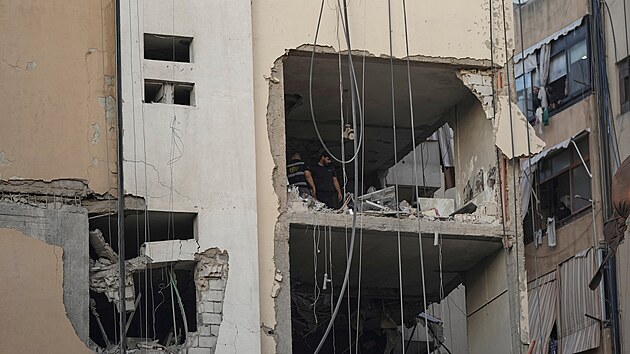 N�sledky izraelsk�ho �deru v libanonsk�m Bejr�tu, kter� c�lil na �lena ��itsk�ho hnut� Hizball�h. (23. listopadu 2025)