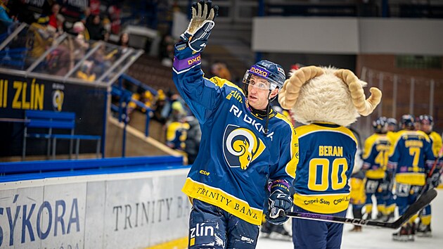 Bed�ich K�hler skon�il ve Zl�n� po minul� sezon�. Do v�t�zn�ho dom�c�ho utk�n� proti Slavii nasko�il jako hr�� druholigov�ho Uhersk�ho Brodu a odnesl si cenu pro nejlep��ho hr��e. (listopad 2025)