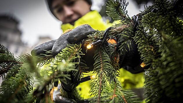 Zdoben� v�no�n�ho stromu na Starom�stsk�m n�m�st� v Praze (26. listopadu 2025)