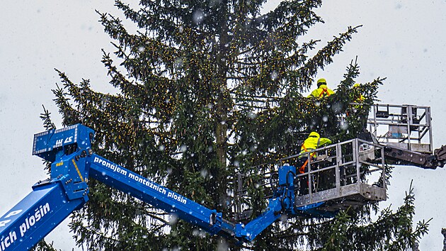 Zdoben� v�no�n�ho stromu na Starom�stsk�m n�m�st� v Praze (26. listopadu 2025)