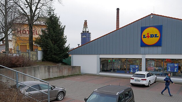 Pozemek se secesn� stavbou vlastn� spole�nost Lidl, kter� m� sv�j market v...