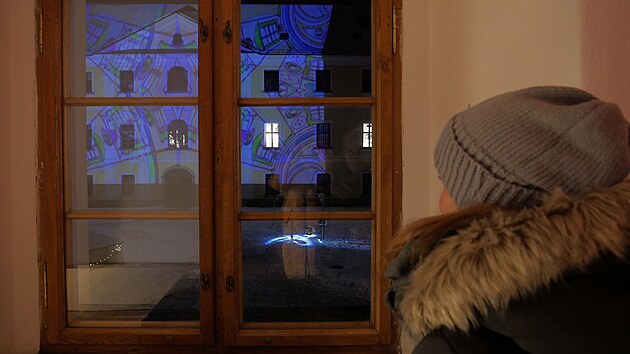 Na workshopu si lid vytvo i vlastn videomapping, kter po penosu omalovnek do potae hned zkrl budovu zmku.