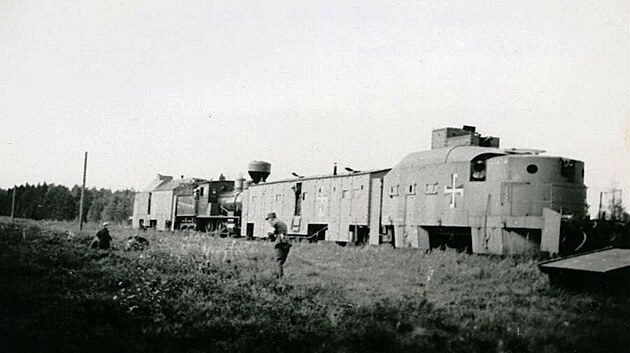 Finsk� obrn�n� vlak p�i vojensk�m cvi�en�, lokomotiva standardn�