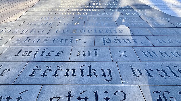 V Postoloprtech kon�� velk� obnova n�m�st�. Vypr�v� pov�st o kn�eti Old�ichovi a jeho �en� Bo�en�. (listopad 2025)