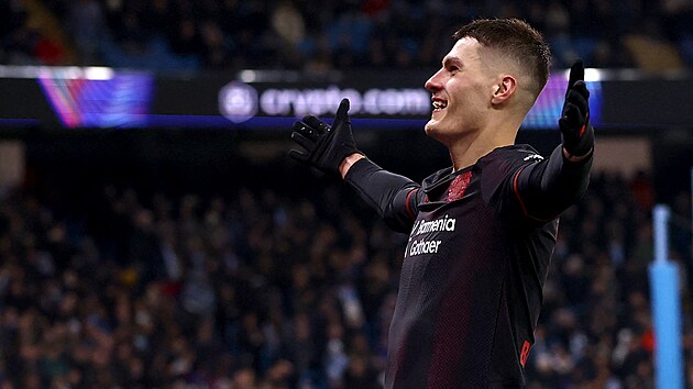 Patrik Schick se raduje z branky do sít� Manchesteru City.