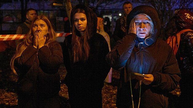 N�sledky rusk�ho n�letu na kyjevsk� obytn� d�m. (25. listopadu 2025)