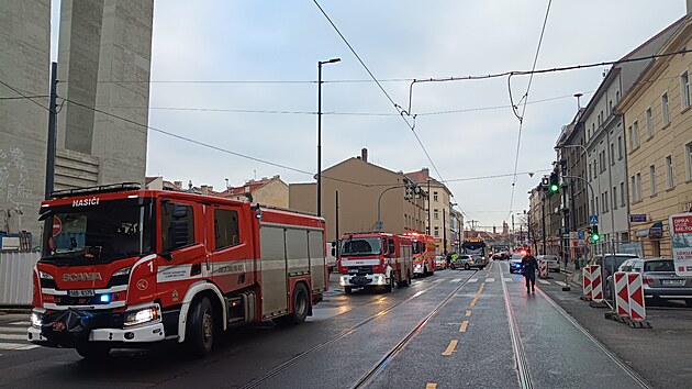 V pra�sk�ch Nusl�ch unikl plyn. Na m�st� zasahuj� v�echny jednotky IZS. (27. listopadu 2025)