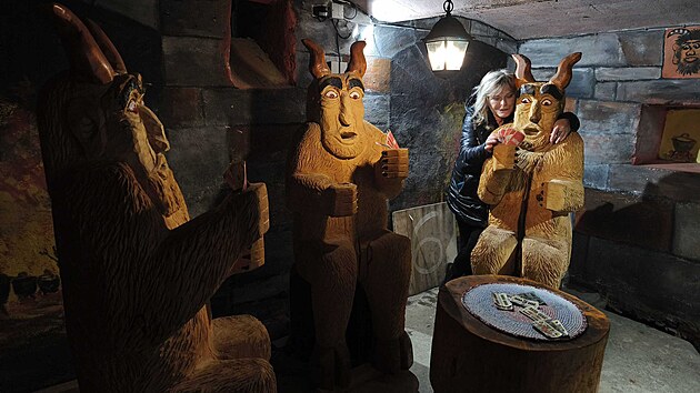 Büyükbabanın müzesi çerçevesinde şeytanlarla dolu yeni bir oyma cehennem büyüdü