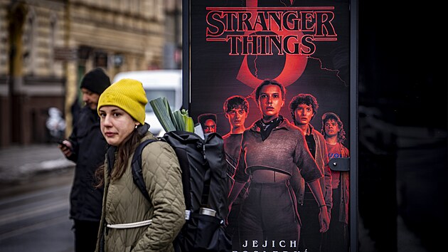 Instalace Stranger Things na Albertov� l�k� kolemjdouc� i fanou�ky seri�lu (24. listopadu 2025)