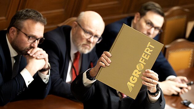 P�edseda ANO Andrej Babi� na mimo�ádné sch�zi Sn�movny k tomu, jak bude �e�it...