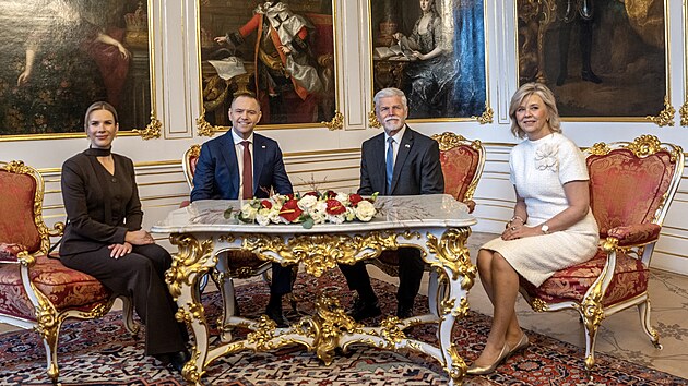 Ofici�ln� n�v�t�va prezidenta Polsk� republiky. P��jezd prezidenta Polsk� republiky Nawrock�ho s pan� Martou Nawrockou na Pra�sk� hrad. (24. listopadu 2025)