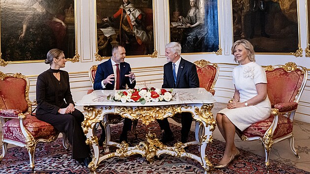 Ofici�ln� n�v�t�va prezidenta Polsk� republiky. P��jezd prezidenta Polsk� republiky Nawrock�ho s pan� Martou Nawrockou na Pra�sk� hrad. (24. listopadu 2025)