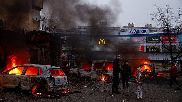 Ukrajinsk� hlavn� m�sto Kyjev v noci �elilo �toku rusk�ch st�el a dron�, kter� zabil nejm�n� jednoho �lov�ka a 11 lid� v�etn� d�t�te zranil. (29. listopadu 2025)