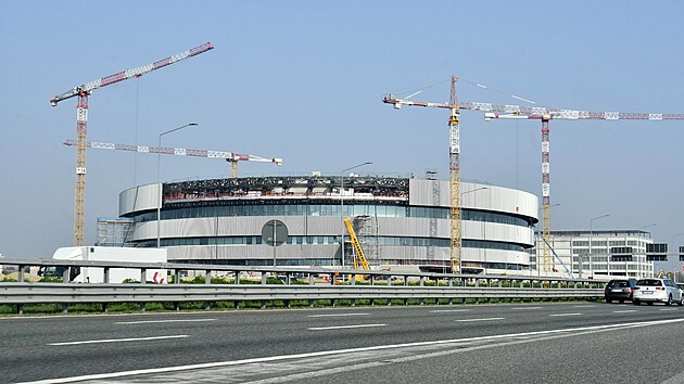 Pr�ce na stavb� hokejov� ar�ny v Mil�n� st�le prob�haj�.