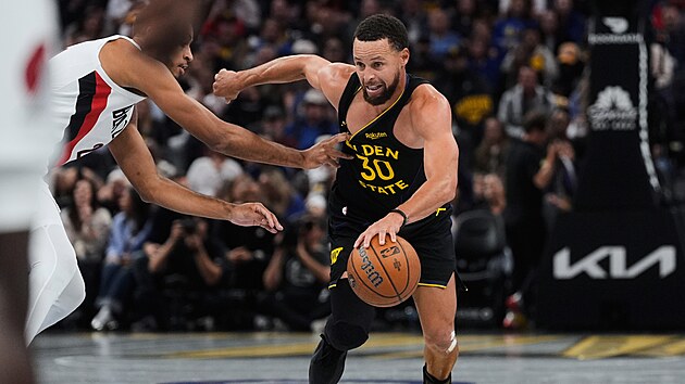 Stephen Curry z Golden State b�hem utk�n� proti Portlandu