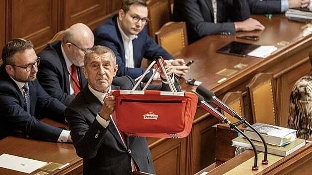 P�edseda ANO Andrej Babi� na mimo��dn� sch�zi Sn�movny k tomu, jak bude �e�it st�et z�jm� kv�li vlastnictv� Agrofertu, kdy� se stane premi�rem.Andrej Babi�.