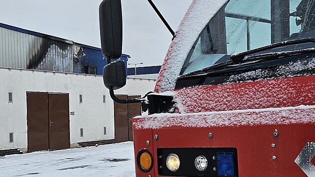 Hasi�i v pond�l� r�no likvidovali na brn�nsk�m leti�ti v Tu�anech po��r hang�ru, v n�m� se opravuj� letadla. (24. listopadu 2025)