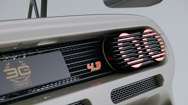 Stal se tak historicky nejdra���m nov�m vozem, kter� byl kdy t�mto zp�sobem prod�n. Tento v�sledek v�razn� p�ekonal p�edchoz� rekord vozu Bugatti Chiron Profil�e a p�edstavoval nejvy��� cenu, kter� kdy byla v aukci zaplacena za nov� v�z, kter� nebyl v�nov�n k charitativn�m ��el�m.