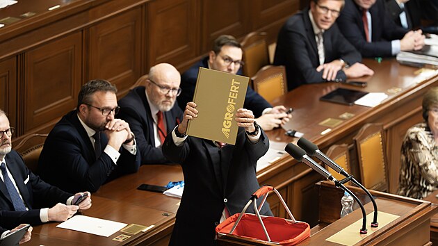 P�edseda ANO Andrej Babi� na mimo��dn� sch�zi Sn�movny k tomu, jak bude �e�it st�et z�jm� kv�li vlastnictv� Agrofertu, kdy� se stane premi�rem. (27. listopadu 2025)
