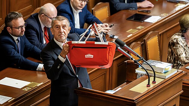 P�edseda ANO Andrej Babi� na mimo��dn� sch�zi Sn�movny k tomu, jak bude �e�it st�et z�jm� kv�li vlastnictv� Agrofertu, kdy� se stane premi�rem. (27. listopadu 2025)