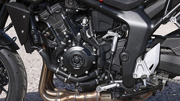 Honda CB1000 GT - pohled na odkryt� motor