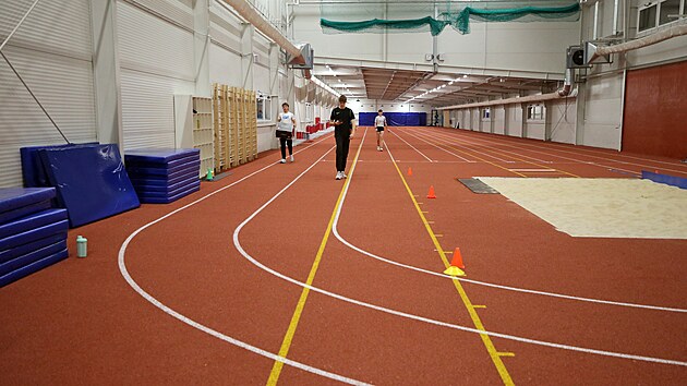 Atletick� odd�l TJ Spartak T�eb�� m� jako prvn� na Vyso�in� k dispozici atletick� tunel. Ve zbrusu nov�m prostoru za 55 milion� korun mohou tr�novat nejen b�ci, ale tak� z�vodn�ci v�nuj�c� se technick�m discipl�n�m, v�etn� hodu o�t�pem �i skoku o ty�i.