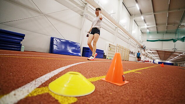 Atletick� odd�l TJ Spartak T�eb�� m� jako prvn� na Vyso�in� k dispozici atletick� tunel. Ve zbrusu nov�m prostoru za 55 milion� korun mohou tr�novat nejen b�ci, ale tak� z�vodn�ci v�nuj�c� se technick�m discipl�n�m, v�etn� hodu o�t�pem �i skoku o ty�i.