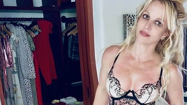 Britney Spears se vr�tila na Instagram a op�t se p�edv�d� v pr�dle (listopad 2025)