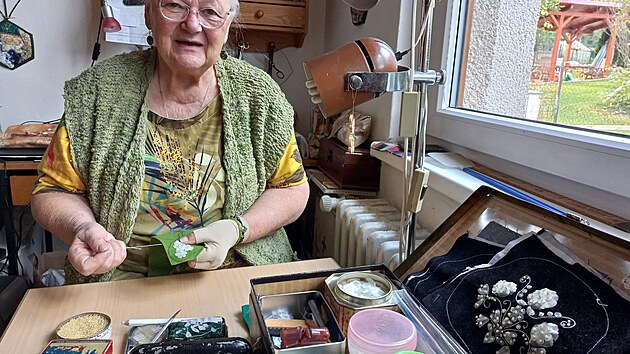 Ludmila Dominov z Hlubok nad Vltavou na eskobudjovicku se cel ivot vnuje run tvorb. jej specialitou je vak vivka ryb upinou.