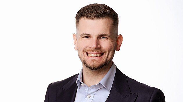 Jan Nezkusil pracuje v oboru známém jako headhunting. Lovcem talentů se stal před deseti lety. Když začínal, LinkedIn byl v plenkách, umělá inteligence se nevyužívala a „ulovit“ experta vyžadovalo zcela jinou taktiku. Doba se ale změnila, vyhledání špičkových odborníků je dnes díky internetu snadnější. „Naši práci ale žádná technologie ani AI nenahradí,“ říká odborník v rozhovoru pro iDNES.cz.