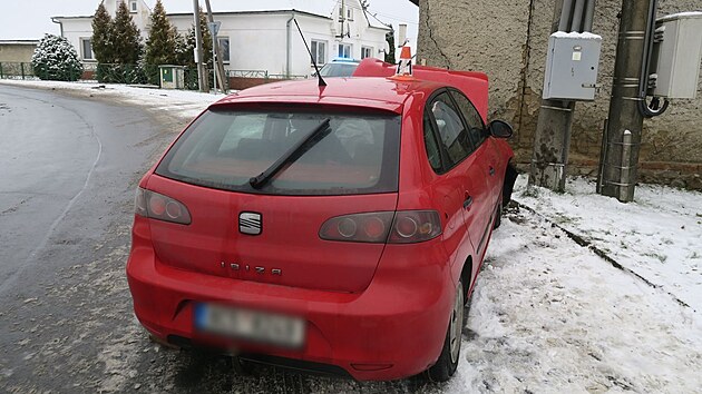 Devades�tilet� �idi� dostal v obci Stavenice na �umpersku smyk a pot� narazil s vozem do domu. B�hem n�sledn�ho p�evozu do nemocnice zem�el. (24. listopadu 2025)