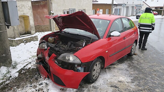 Devades�tilet� �idi� dostal v obci Stavenice na �umpersku smyk a pot� narazil s vozem do domu. B�hem n�sledn�ho p�evozu do nemocnice zem�el. (24. listopadu 2025)