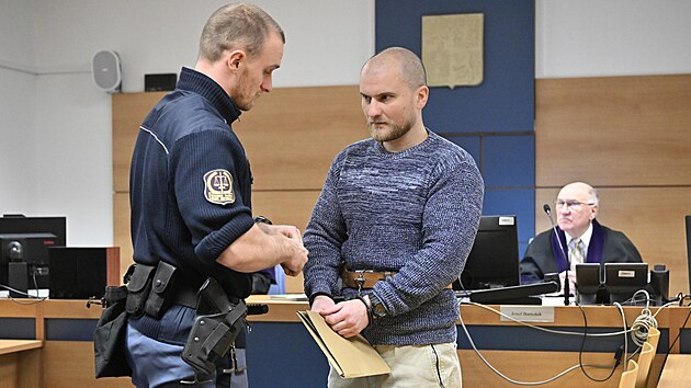 Krajsk� soud ve Zl�n� za�al projedn�vat p��pad pokusu o vra�du, kter�ho se podle ob�aloby dopustil letos v �ervnu v Uhersk�m Brod� na Uherskohradi��sku jedna�ty�icetilet� Dmytro Kopanycja. (24. listopad 2025)