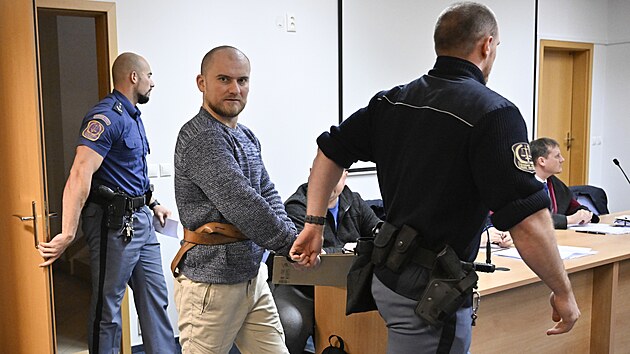 Krajsk� soud ve Zl�n� za�al projedn�vat p��pad pokusu o vra�du, kter�ho se podle ob�aloby dopustil letos v �ervnu v Uhersk�m Brod� na Uherskohradi��sku jedna�ty�icetilet� Dmytro Kopanycja. (24. listopad 2025)