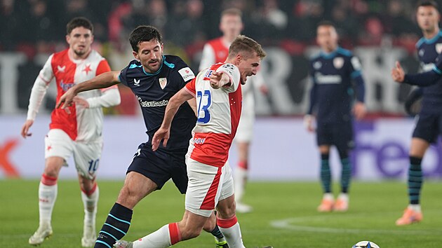 Sl�vistick� z�lo�n�k Michal Sad�lek v utk�n� proti Bilbau.